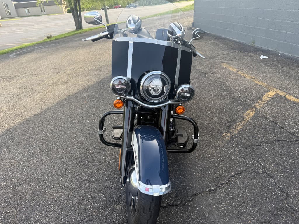 Photo 4 of 2019 HARLEY DAVIDSON FLHC HERITAGE SOFTAIL