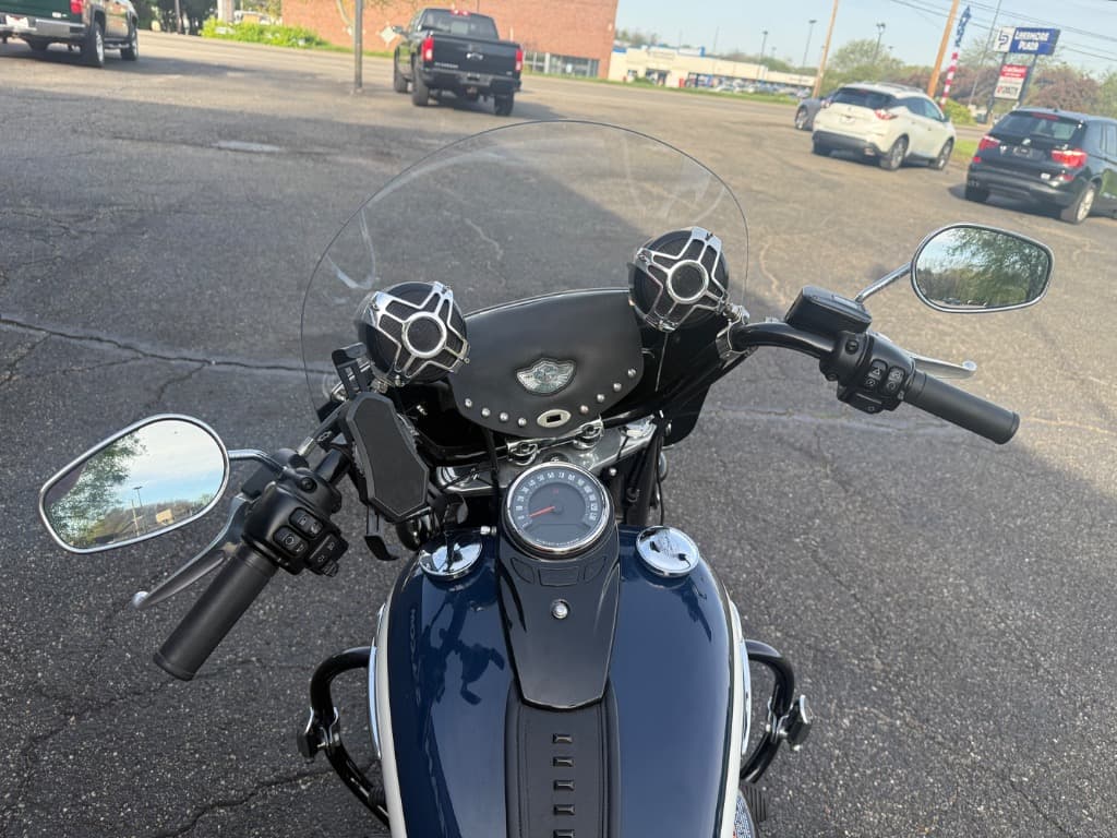 Photo 3 of 2019 HARLEY DAVIDSON FLHC HERITAGE SOFTAIL