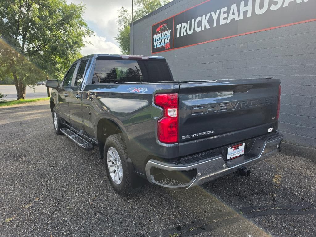 2019 Chevrolet Silverado 1500 LT - Image 3