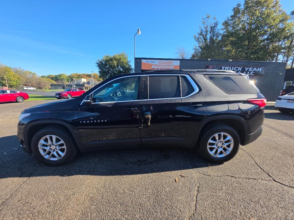 Photo 2 of 2020 Chevrolet Traverse LT Cloth