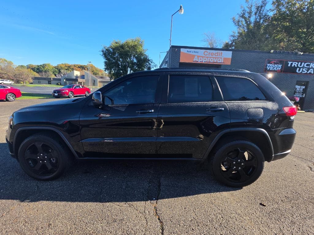 Photo 2 of 2020 Jeep Grand Cherokee Upland